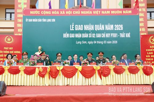 Các đại biểu dự lễ giao nhận quân năm 2026 tại điểm số 2