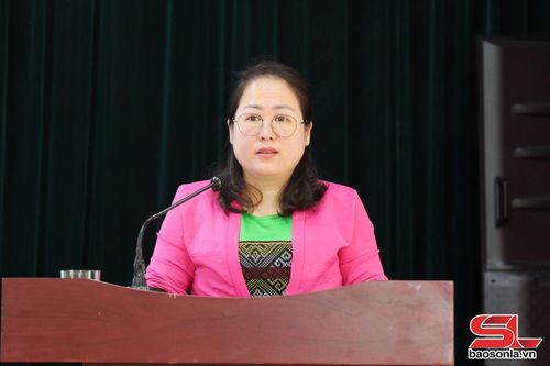 Ứng cử viên Sa Thị Thanh Duyên trình bày chương trình hành động.