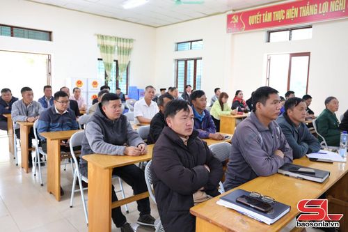 Các cử tri dự hội nghị.