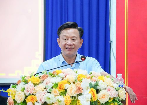 Trưởng Ban Tuyên giáo và Dân vận Tỉnh ủy Cà Mau Hồ Trung Việt, ứng cử viên đại biểu HĐND tỉnh trình bày chương trình hành động tại hội nghị.
