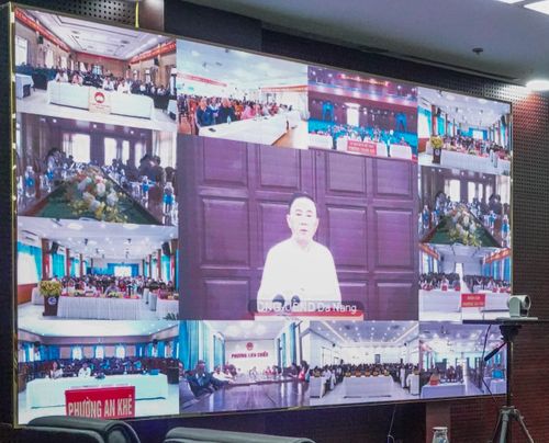 Tiếp xúc trực tuyến với các phường. Ảnh: XUÂN QUỲNH