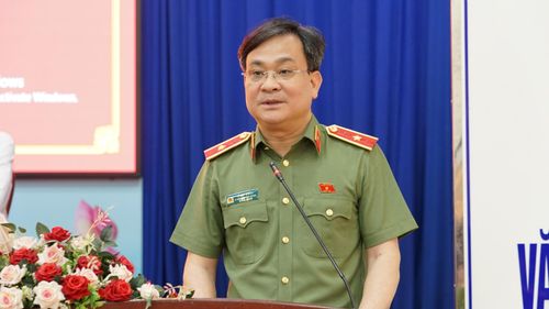 Thiếu tướng Vũ Huy Khánh phát biểu tại hội nghị