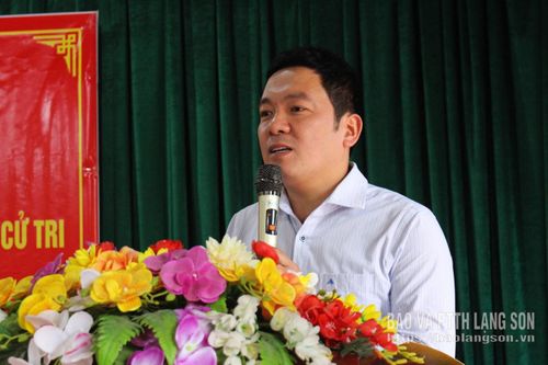 Ông Vương Lê Hoàng, Phó Trưởng Ban Pháp chế HĐND tỉnh trình bày chương trình hành động 