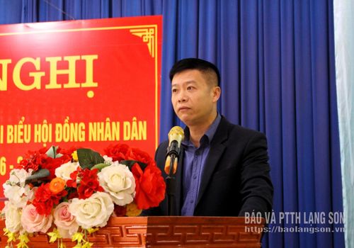 Ông Vi Đức Sơn, chuyên viên Văn phòng Ban Tổ chức Tỉnh ủy trình bày chương trình hành động 