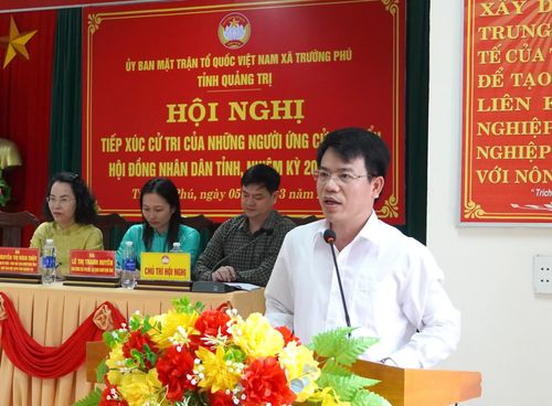 Ông Phan Thanh Cường, Bí thư Đảng ủy, Chủ tịch HĐND xã Lệ Thủy trình bày chương trình hành động - Ảnh: H.Tr
