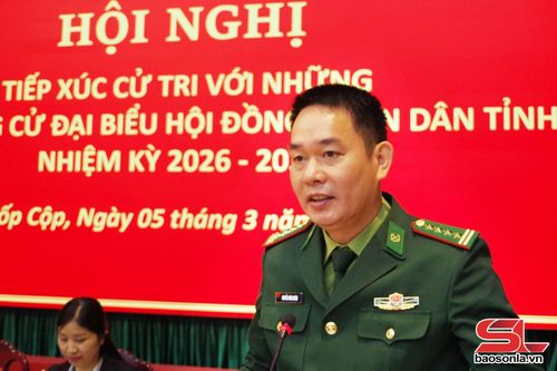 Ứng cử viên Nguyễn Đình Huân, Phó Chỉ huy trưởng Bộ CHQS tỉnh, kiêm Chỉ huy trưởng Ban chỉ huy BĐBP tỉnh trình bày chương trình hành động.