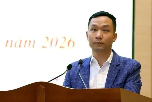 Đồng chí Khổng Thanh Thủy - Phó Bí thư Chi bộ, Phó Trưởng phòng Hành chính - Tổ chức, Quản trị (Văn phòng Đoàn ĐBQH và HĐND tỉnh Phú Thọ) trình bày chương trình hành động.