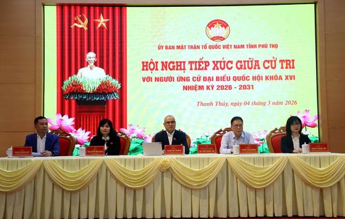Các ứng cử viên ĐBQH khóa XVI thuộc Đơn vị bầu cử số 1 tại buổi tiếp xúc cử tri.