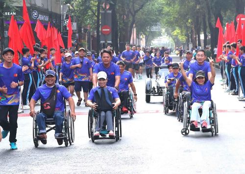 Ngày chạy Oympic TP.HCM năm 2025 đã có sự tham gia của đông đảo người dân