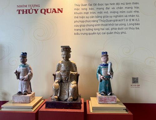 Nhóm tượng Thủy Quan thuộc Bộ tượng Tam Quan Đại Đế được công nhận Bảo vật quốc gia lần này.
