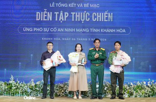 Ban Tổ chức trao giải Ba cho Đội tấn công số 3, Đội tấn công số 1 và Đội tấn công số 2.