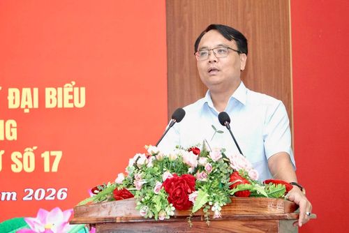 Ông Đặng Hồng Sỹ, Phó Bí thư Thường trực Tỉnh ủy Lâm Đồng trình bày chương trình hành động tại Hội nghị
