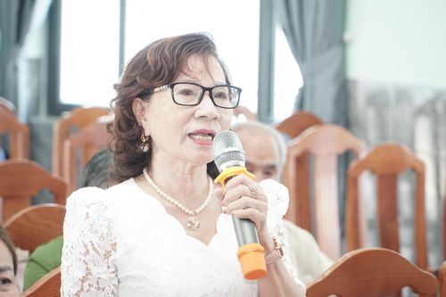 Cử tri phường Bình Thuận nêu kiến nghị tại buổi tiếp xúc