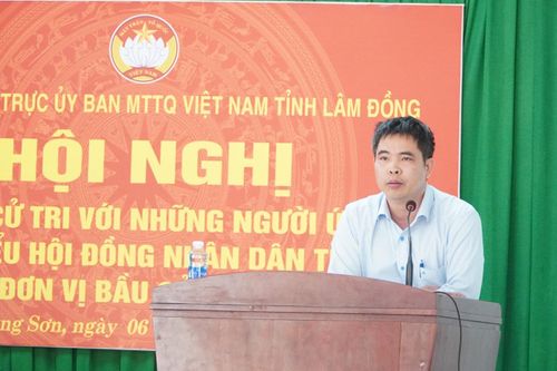 Lãnh đạo UBND xã Quảng Sơn trao đổi một số nội dung thuộc thẩm quyền được cử tri kiến nghị