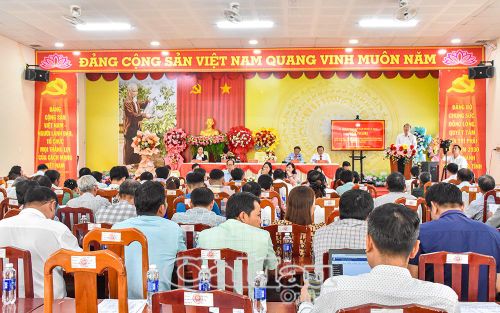 Hơn 170 cử tri trên địa bàn xã Trí Phải tham gia gặp gỡ, tiếp xúc với các ứng cử viên.