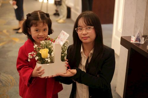 Quan tâm trẻ em bị mắc bệnh hiếm. Ảnh: Hảo Lê