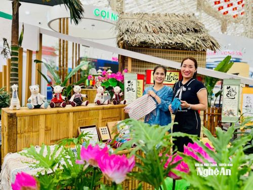Sản phẩm thổ cẩm Hoa Tiến Brocade ngày càng được nhiều khách hàng yêu thích và đón nhận.