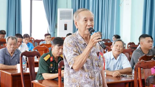  Cử tri phường Bình Hòa nêu ý kiến tại hội nghị 