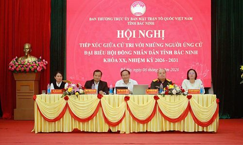 Ông Phạm Văn Thịnh, Phó Chủ tịch UBND tỉnh Bắc Ninh và các ứng cử viên tiếp xúc cử tri