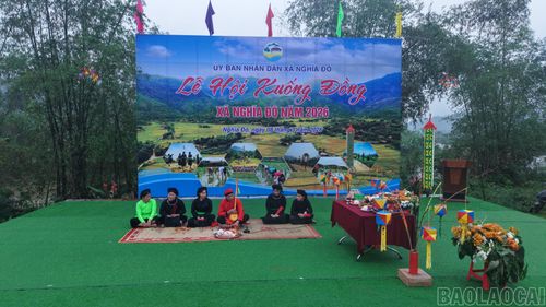Nghi lễ cúng truyền thống của đồng bào Tày tại lễ hội.