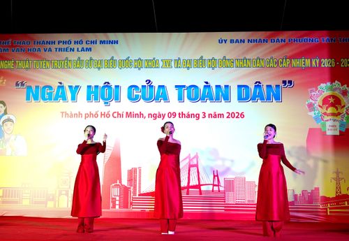  Tiết mục "Hò vươn mình". Ảnh: THÚY BÌNH 