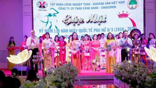 Hội thi trình diễn áo dài với sự tham gia của 29 thí sinh đến từ các đơn vị trong toàn Công ty Than Vàng Danh.