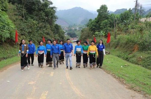 Trên khắp các đường thôn ngõ xóm, người dân Bát Mọt hồ hởi đón đợi ngày bầu cử đang đến gần.