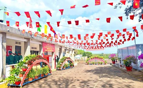 Khu vực bỏ phiếu số 17 (phường Thống Nhất) được trang trí rực rỡ, sẵn sàng cho ngày bầu cử. Ảnh: P.D