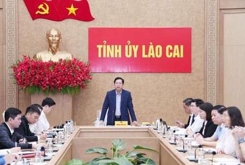 Đồng chí Bí thư Tỉnh ủy Dương Quốc Huy yêu cầu cán bộ Văn phòng Tỉnh ủy tiếp tục đổi mới tư duy, chuyển trạng thái làm việc và tự làm mới mình để tạo chuyển biến rõ nét trong thực hiện nhiệm vụ.