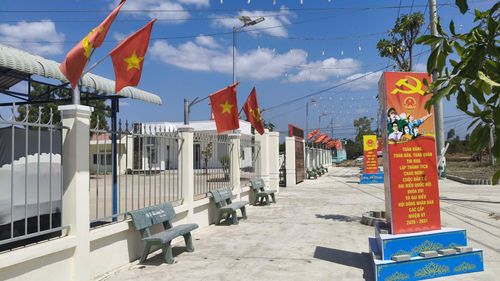 Các tuyến đường nông thôn cũng được trang trí đẹp mắt