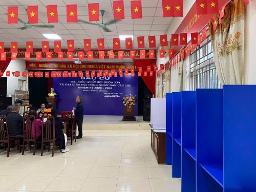 Khu vực bỏ phiếu được bố trí đảm bảo tính riêng tư và đúng quy định