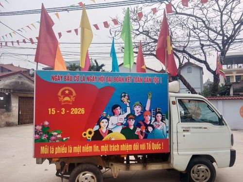 Xe tuyên truyền lưu động của xã Hương Sơn tích cực truyền tải thông tin về bầu cử. Ảnh: VB
