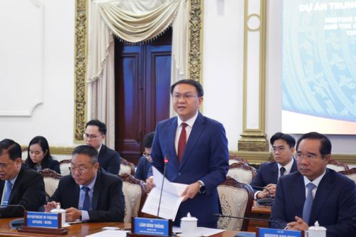  Giám đốc Sở KH&amp;CN TP.HCM Lâm Đình Thắng phát biểu tại buổi lễ. Ảnh: Võ Liên. 