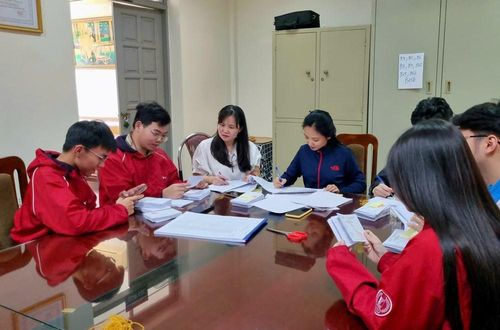 Các tổ hỗ trợ bầu cử được thành lập, trong đó có sự tham gia của sinh viên