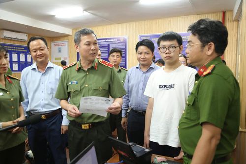 Thiếu tướng Tạ Văn Đẹp, Ủy viên Ban Thường vụ Thành ủy, Phó Giám đốc Công an TPHCM