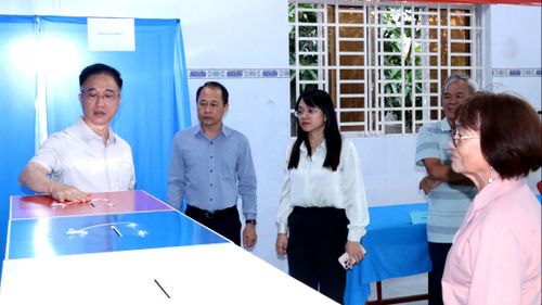 Phó Bí thư Thành ủy TPHCM Đặng Minh Thông kiểm tra công tác chuẩn bị bầu cử tại phường Lái Thiêu