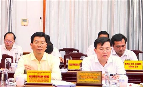 Phó Bí thư thường trực Tỉnh ủy, Chủ tịch HĐND tỉnh, Chủ tịch Ủy ban Bầu cử tỉnh Tây Ninh Nguyễn Mạnh Hùng tại phiên họp Ủy ban bầu cử tỉnh Tây Ninh.