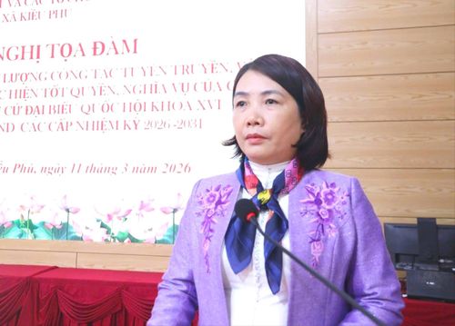 Chủ tịch Ủy ban Mặt trận Tổ quốc Việt Nam xã Kiều Phú Nguyễn Thị Thu Trang phát biểu tại hội nghị. Ảnh: KV