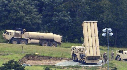 Khác với nhiều hệ thống phòng không khác sử dụng đầu đạn nổ, THAAD tiêu diệt mục tiêu bằng cơ chế va chạm trực tiếp với vận tốc rất cao.
