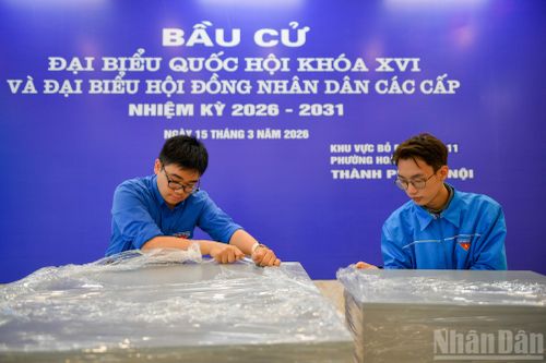  Những công tác chuẩn bị cuối cùng tại đơn vị bầu cử số 3, phường Hoàn Kiếm (thành phố Hà Nội) đã hoàn tất. 