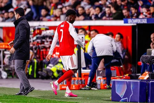 Trận này, Bukayo Saka chơi mờ nhạt và bị thay ra khi đồng hồ điểm phút 60.