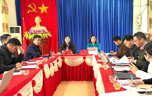 Giám đốc Sở Giáo dục và Đào tạo tỉnh Cao Bằng Nguyễn Ngọc Thư tham dự cuộc họp của Ban chỉ đạo công tác bầu cử xã Bạch Đằng.