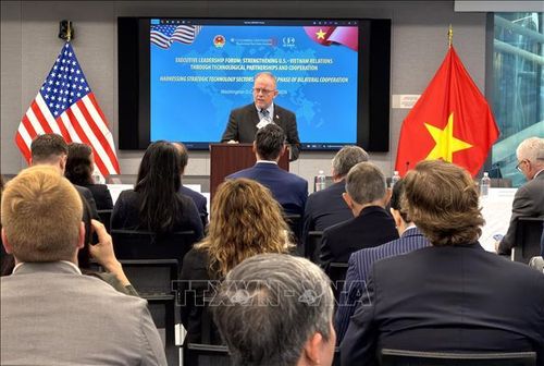 Ông John R. Mills, Phó Trợ lý Ngoại trưởng Mỹ phụ trách Cục Chính sách Không gian mạng và Kỹ thuật số (CDP) phát biểu tại hội thảo. Ảnh: Ngọc Quang/PV TTXVN tại Mỹ