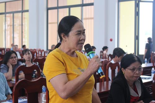 Bà Nguyễn Thị Lan, Bí thư Chi bộ thôn Vĩnh Sơn