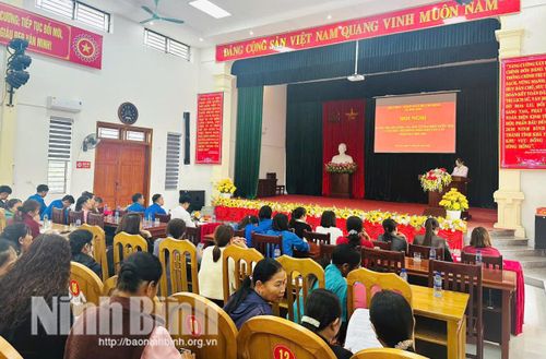 Đoàn xã Phú Sơn phối hợp với Hội LHPN xã tổ chức hội nghị tuyên truyền về công tác bầu cử.