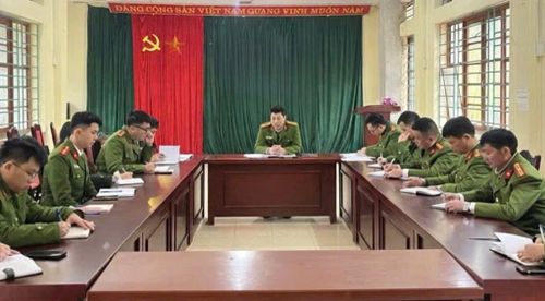 Công an xã Quang Hán triển khai công tác bảo đảm an ninh, trật tự cho ngày bầu cử.