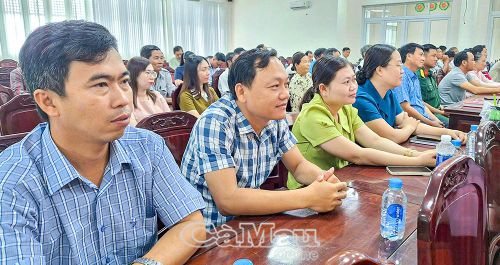 Hơn 170 cử tri xã Hòa Bình tham dự buổi tiếp xúc ứng cử viên đại biều HĐND tỉnh.