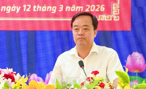 Phó Bí thư Thường trực Tỉnh ủy Huỳnh Quốc Việt, ứng cử viên đại biểu Hội đồng nhân dân tỉnh (đơn vị bầu cử số 09) trình bày chương trình hành động và thay mặt các ứng cử viên thể hiện quyết tâm là người đại biểu dân cử, đại diện cho ý chí, nguyện vọng của Nhân dân.