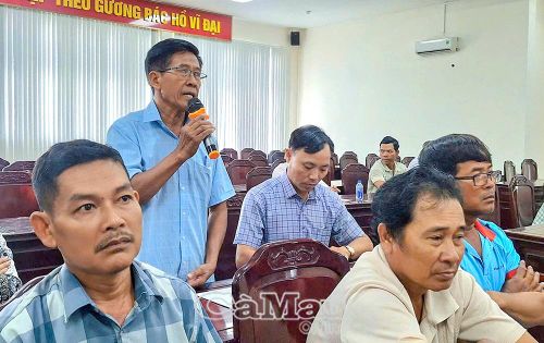 Cử tri Đào Nhung, ấp Thị Trấn A1, đồng thuận với chương trình hành động của các ứng cử viên tại hội nghị tiếp xúc cử tri, đồng thời kiến nghị với các ứng cử viên quan tâm ổn định giá lúa và đầu ra cho nông sản.