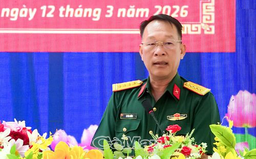 Đại tá Lý Văn Cường, Phó Chỉ huy trưởng Bộ Chỉ huy Quân sự tỉnh, trình bày chương trình hành động, tập trung xây dựng nền quốc phòng toàn dân gắn với phát triển đời sống, kinh tế của người dân.